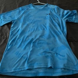 Large under armour t shirt blue camo like new worn only once
